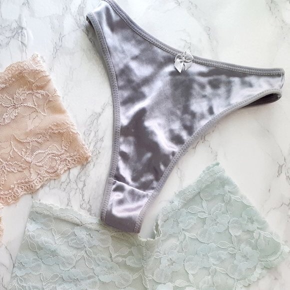 Lacey Undies & Thong - Picture 4 of 9